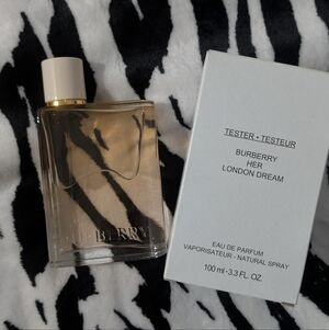 Burberry Her London Dream Eau de Parfum — Pale Pink & Gold Accents